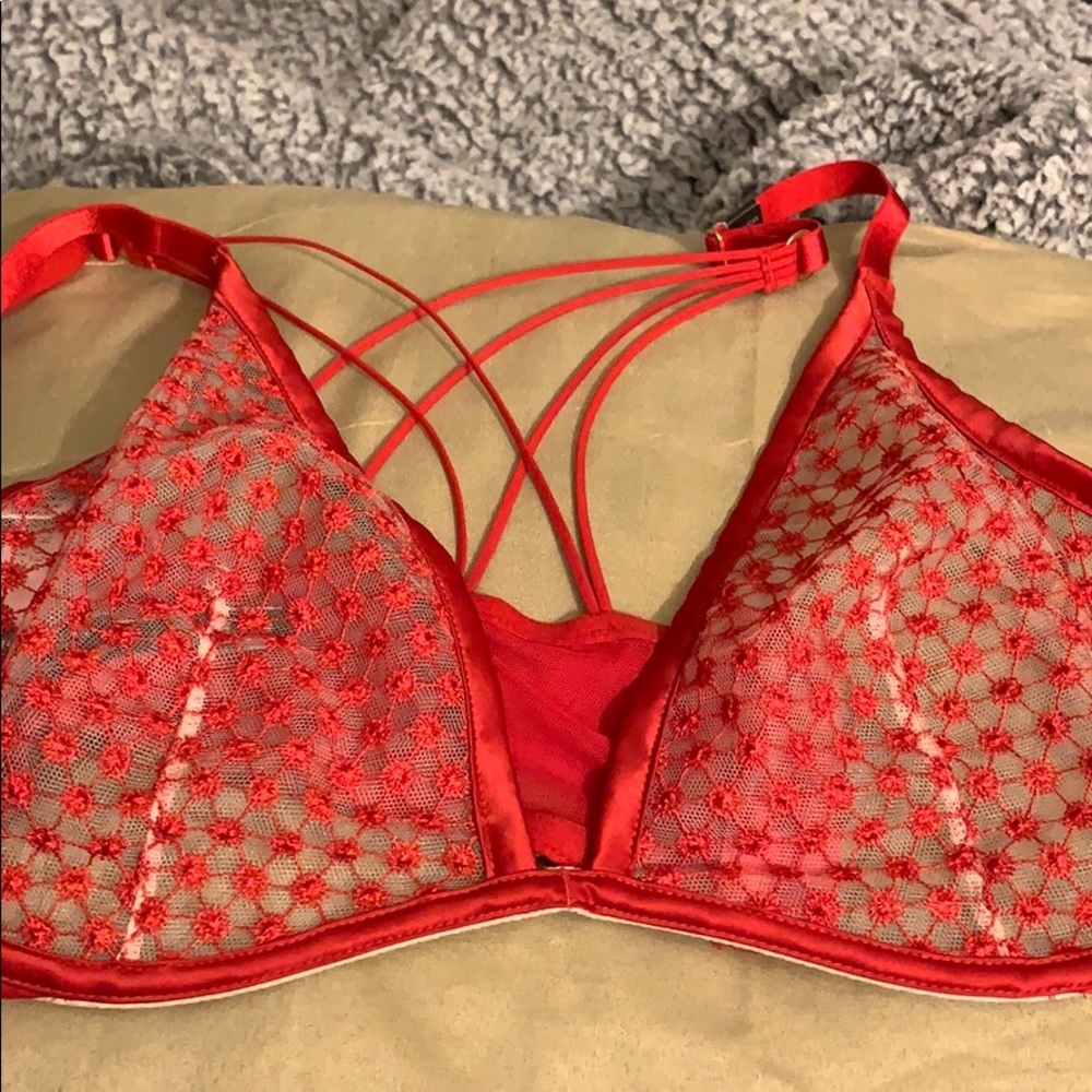 NEW VICTORIAS. SECRET